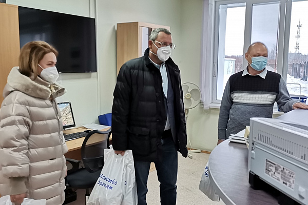 Депутаты Думы поблагодарили сотрудников скорой