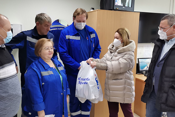 Депутаты Думы поблагодарили сотрудников скорой